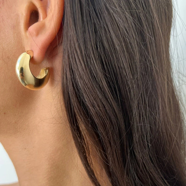 Jennifer Zeuner Seema 1" Gold Earrings