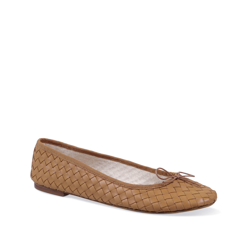 By Milaner Nicole Ballet Flat in Woven Leather Caramel