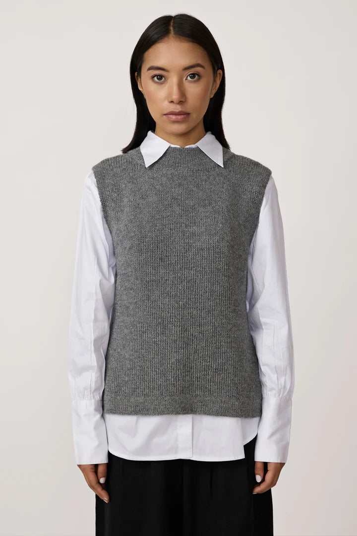 Laude the Label Mockneck Sweater Vest in Charcoal