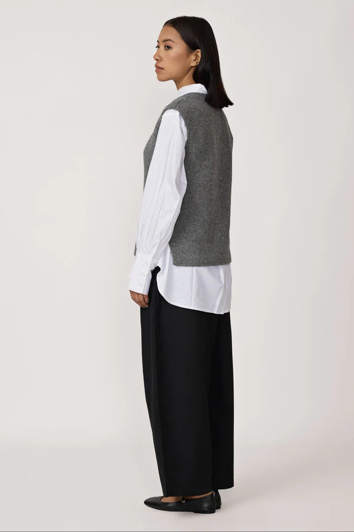 Laude the Label Mockneck Sweater Vest in Charcoal