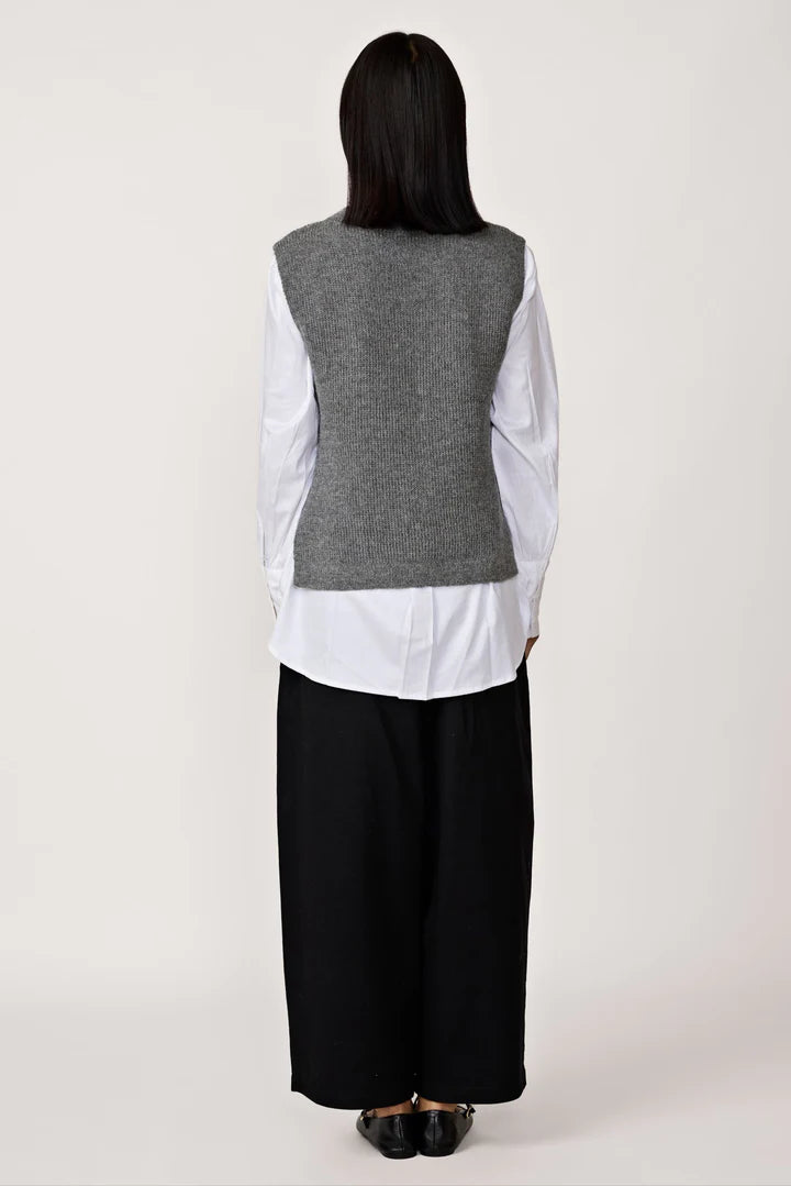 Laude the Label Mockneck Sweater Vest in Charcoal