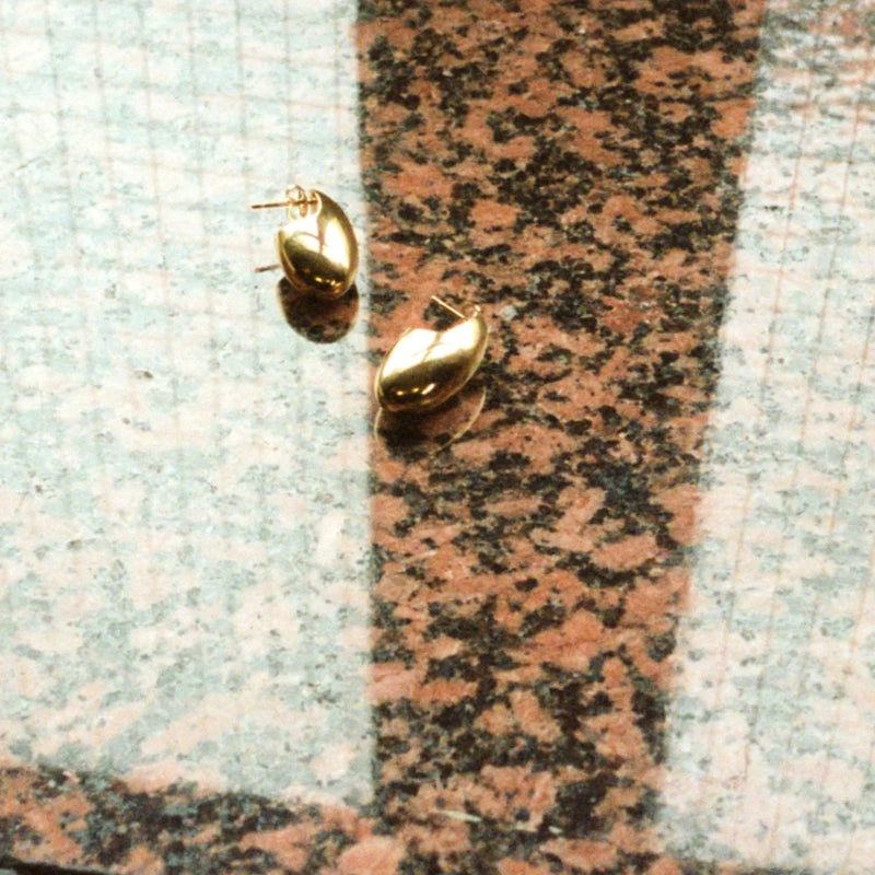 Otiumberg Pebble Stud Earrings in 14 kt Gold Vermeil