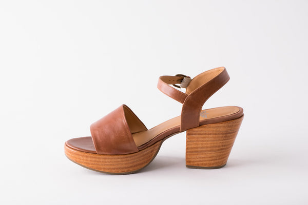 Fortress Hannah Clog in Whiskey